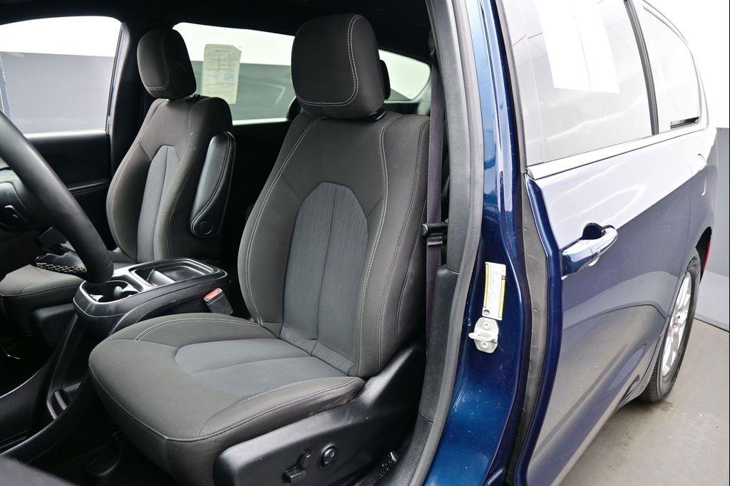 used 2024 Chrysler Pacifica car, priced at $27,276