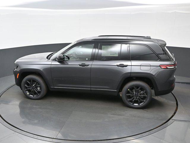 new 2025 Jeep Grand Cherokee car, priced at $43,136