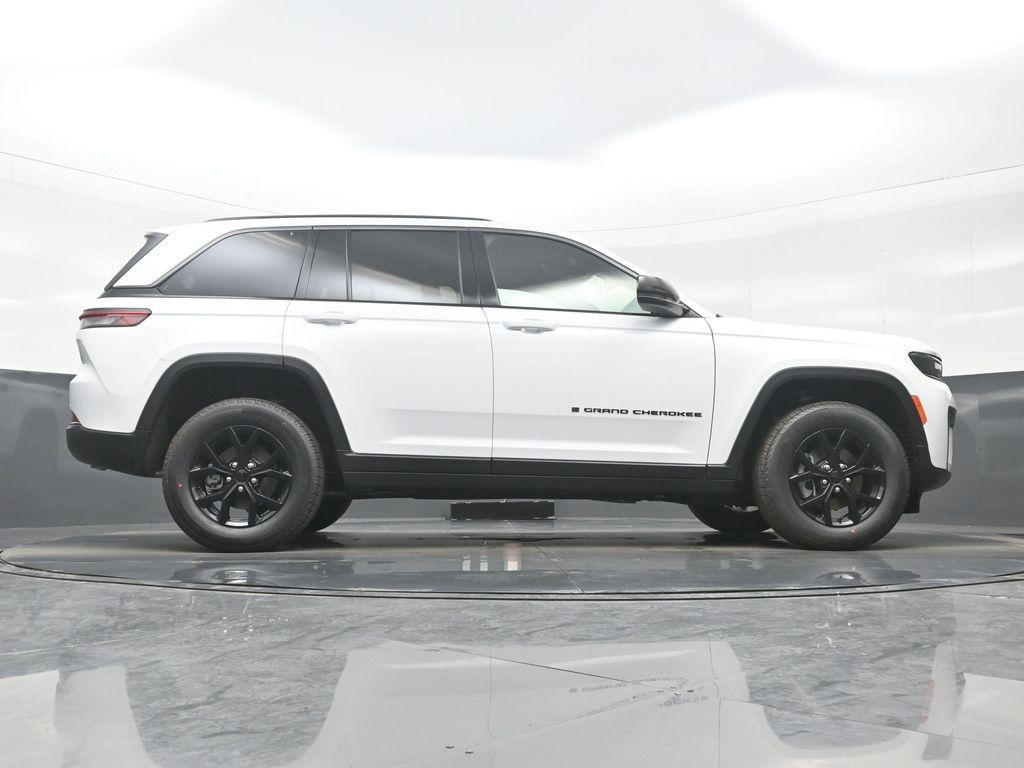 new 2026 Jeep Grand Cherokee car, priced at $38,542