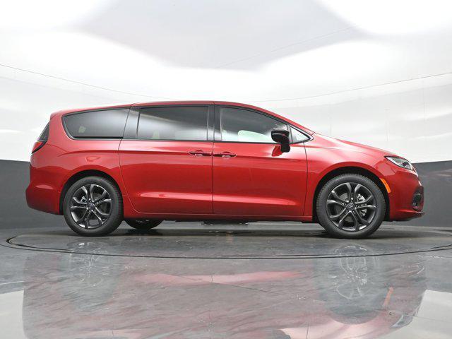 new 2026 Chrysler Pacifica car, priced at $40,685