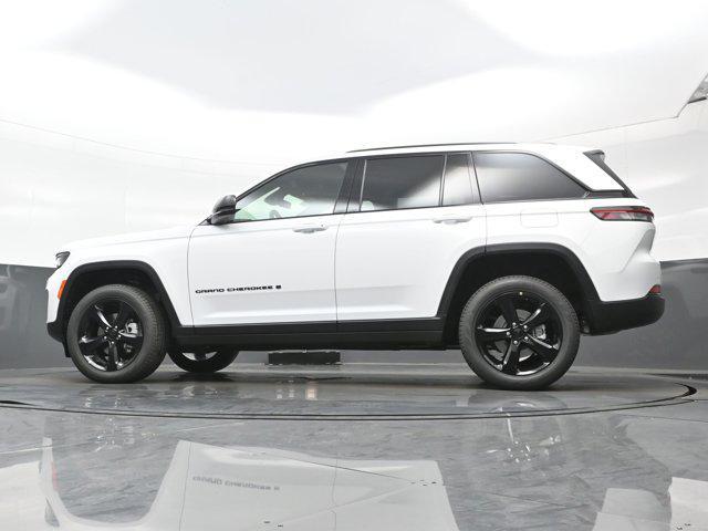 new 2025 Jeep Grand Cherokee car, priced at $40,805