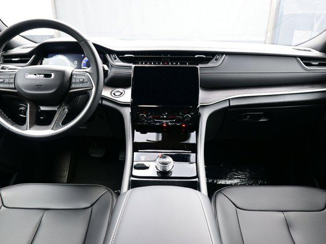 new 2025 Jeep Grand Cherokee car, priced at $40,805