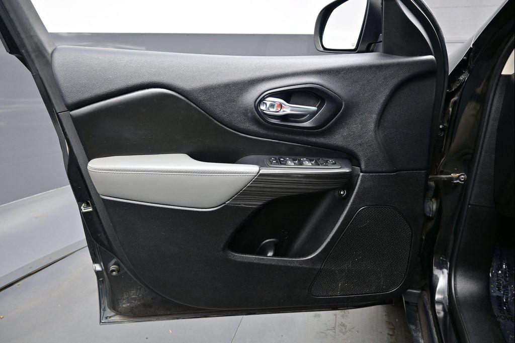 used 2014 Jeep Cherokee car, priced at $8,710