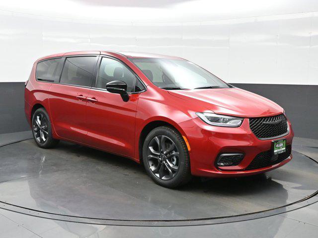 new 2026 Chrysler Pacifica car, priced at $39,605