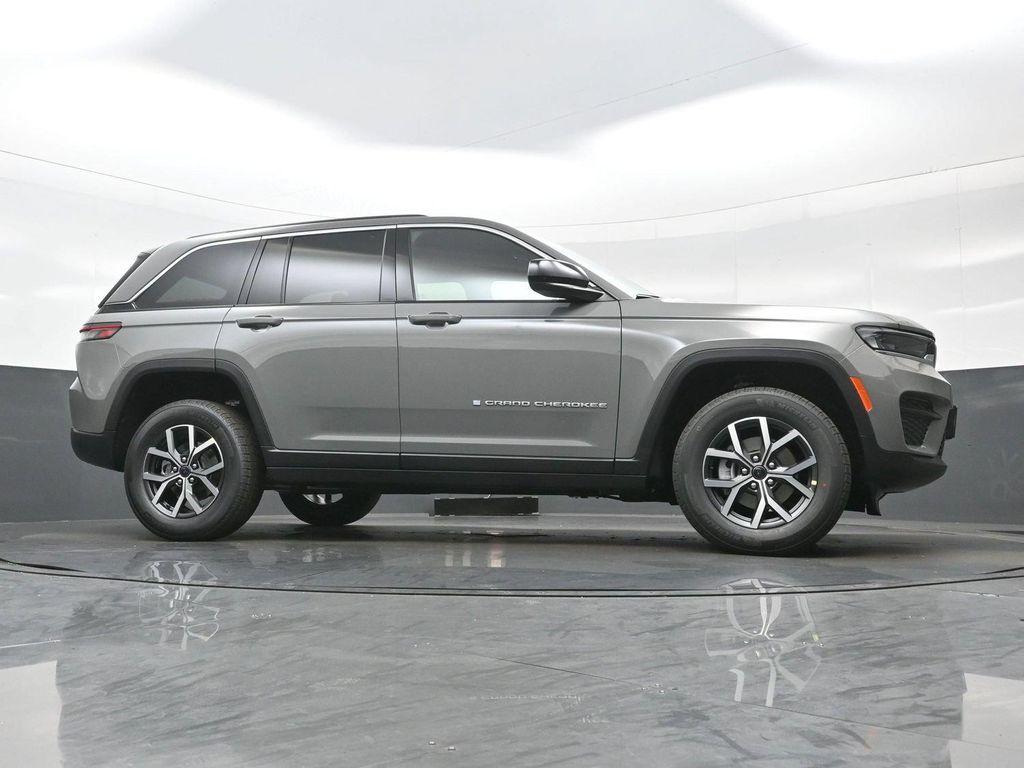 new 2027 Jeep Grand Cherokee car, priced at $46,243