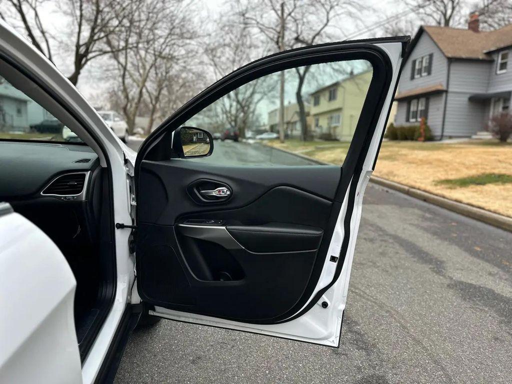 used 2019 Jeep Cherokee car, priced at $7,995