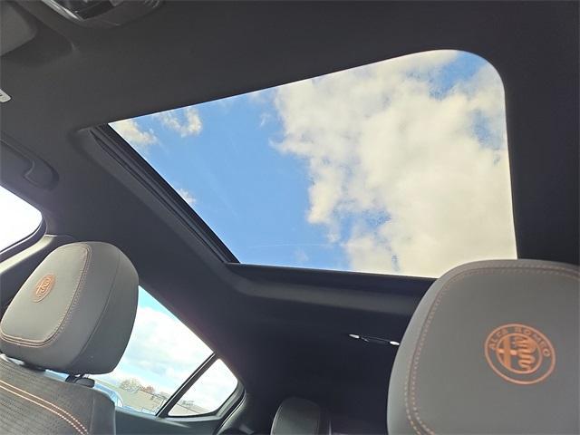 new 2025 Alfa Romeo Tonale car