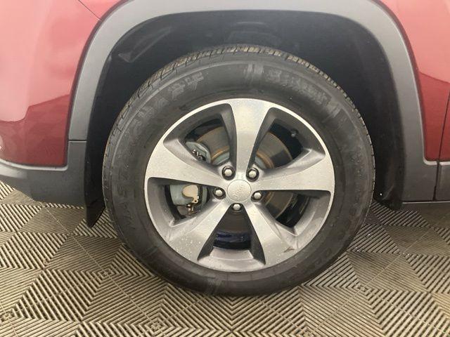 used 2019 Jeep Cherokee car, priced at $16,298