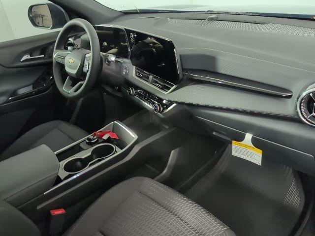 new 2026 Chevrolet Equinox car, priced at $32,400