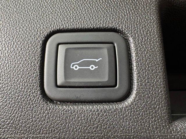 used 2024 Chevrolet Equinox car, priced at $22,000