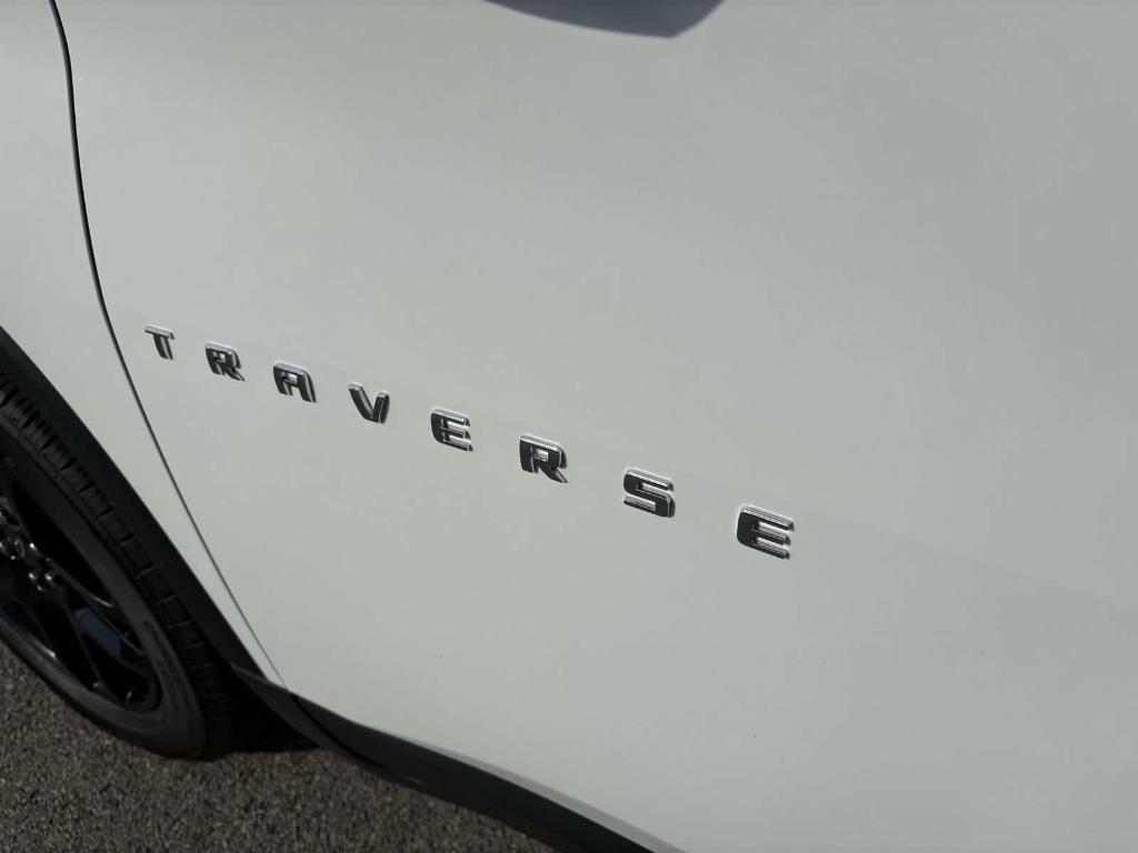 used 2023 Chevrolet Traverse car, priced at $33,863