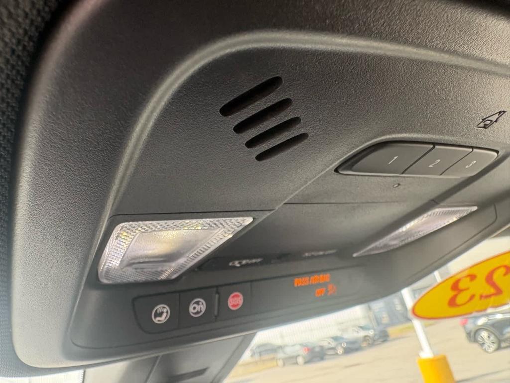 used 2023 Chevrolet Traverse car, priced at $33,863