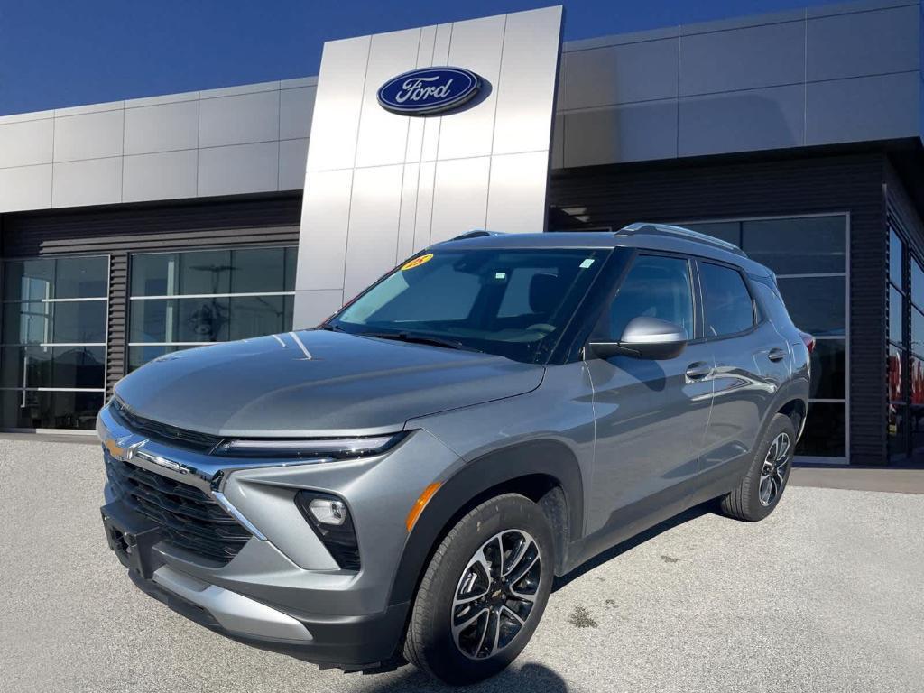 used 2025 Chevrolet TrailBlazer car, priced at $29,863