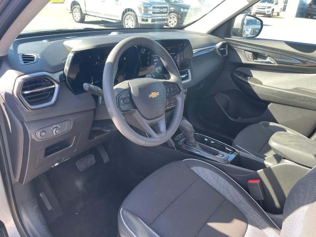 used 2025 Chevrolet TrailBlazer car, priced at $29,863