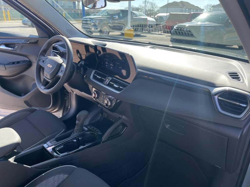 used 2025 Chevrolet TrailBlazer car, priced at $29,863
