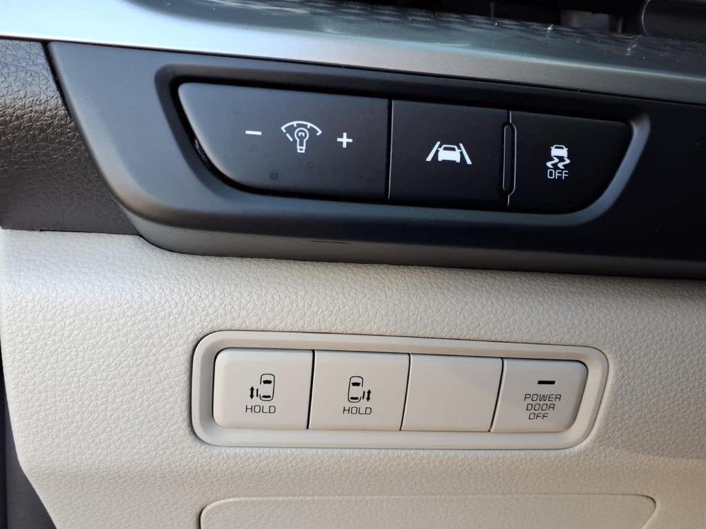 used 2023 Kia Carnival car, priced at $29,863