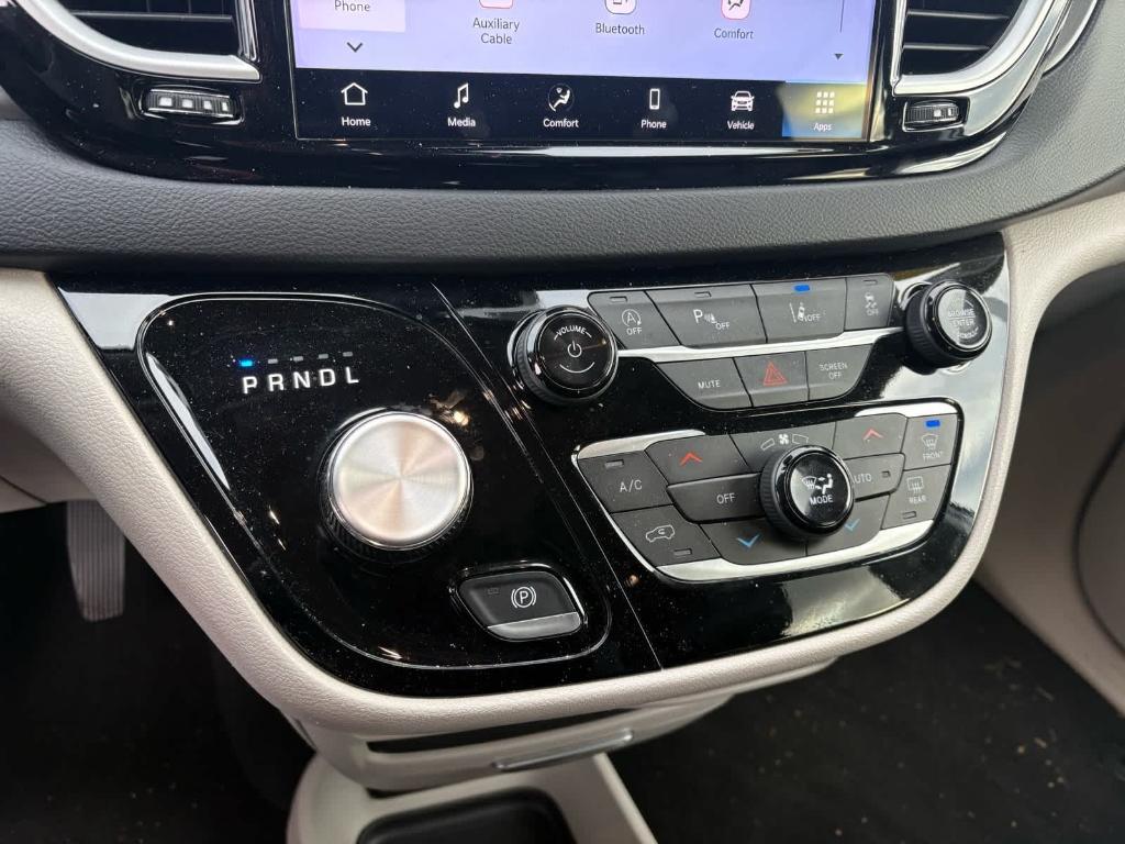 used 2024 Chrysler Pacifica car, priced at $29,715