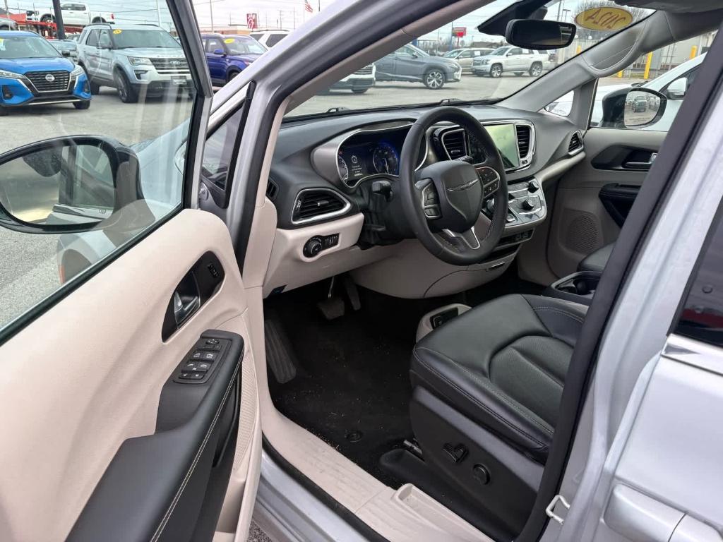 used 2024 Chrysler Pacifica car, priced at $29,715