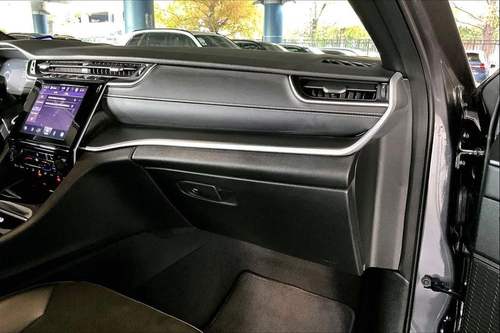 used 2025 Jeep Grand Cherokee L car, priced at $31,662