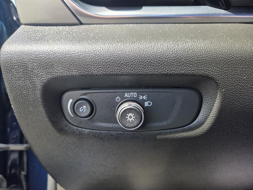 used 2023 Chevrolet Traverse car, priced at $33,995