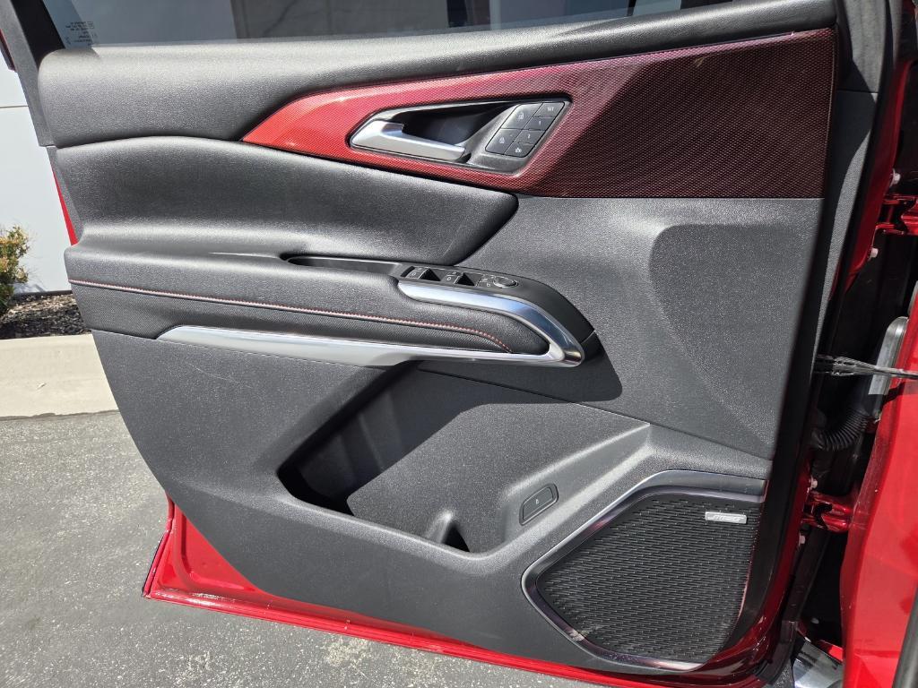 used 2024 Chevrolet Traverse car, priced at $48,991