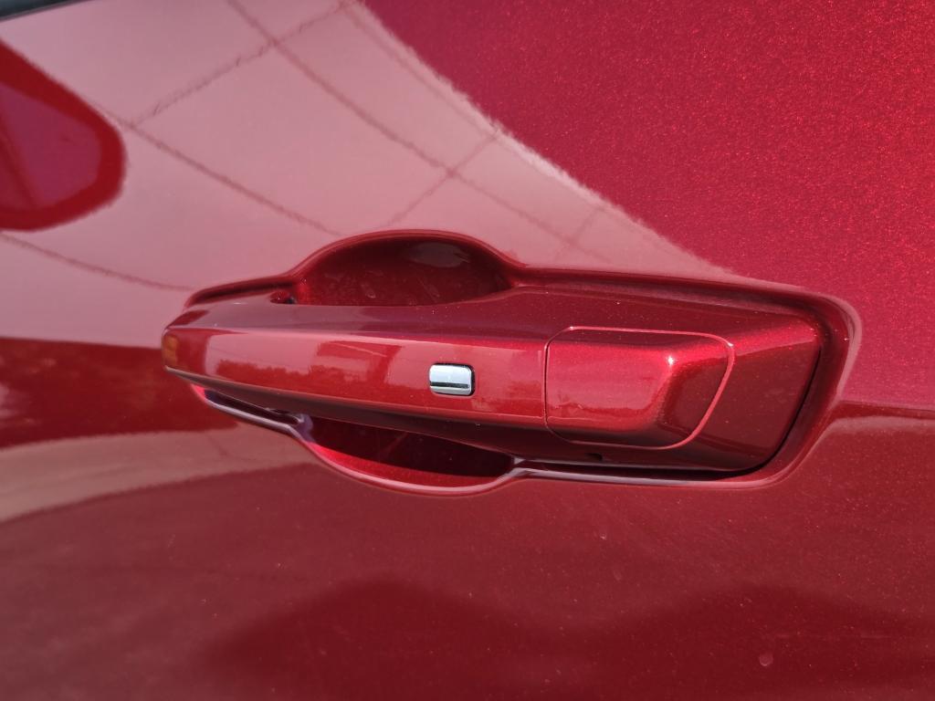 used 2024 Chevrolet Traverse car, priced at $48,991