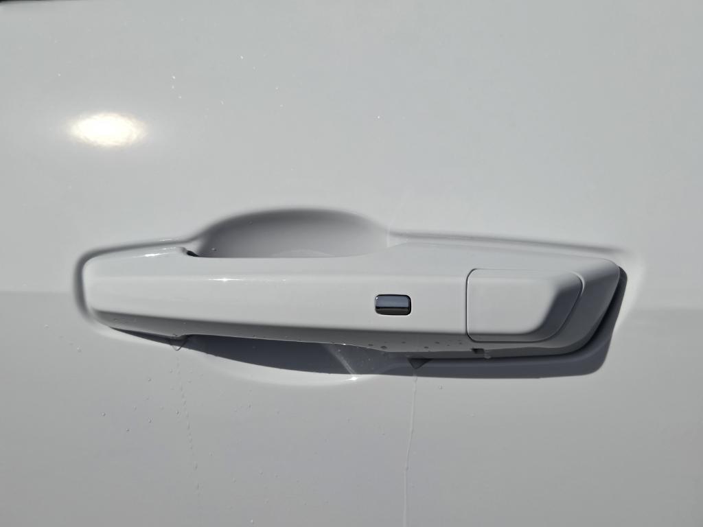 new 2026 Chevrolet Traverse car, priced at $46,020