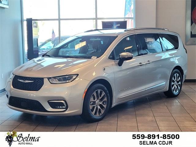 new 2023 Chrysler Pacifica Hybrid car, priced at $51,904