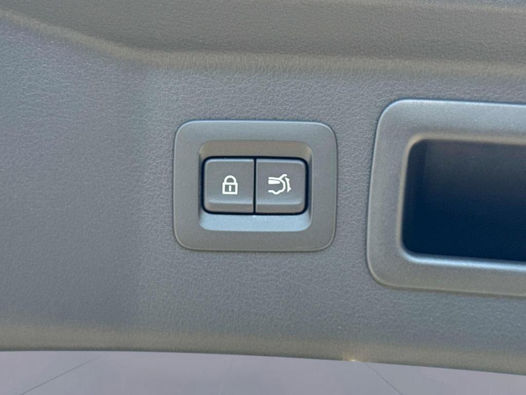 new 2026 Mazda CX-70 car, priced at $40,884