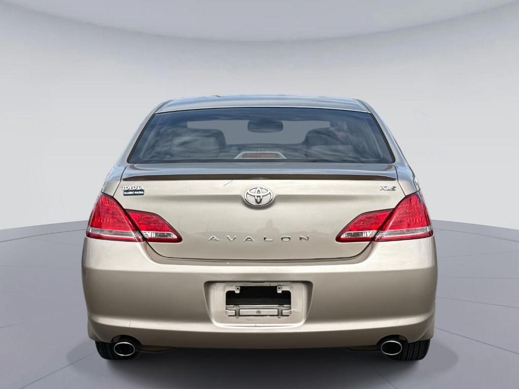 used 2005 Toyota Avalon car