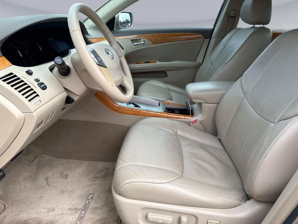 used 2005 Toyota Avalon car