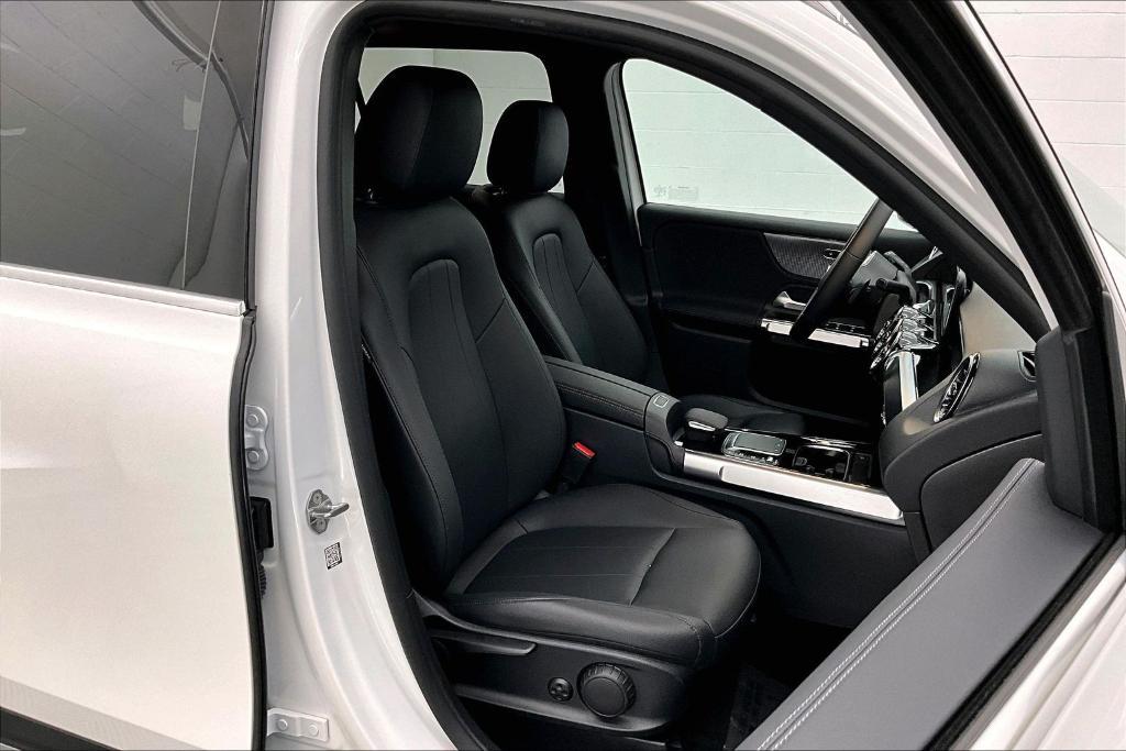 used 2022 Mercedes-Benz GLB 250 car, priced at $27,981