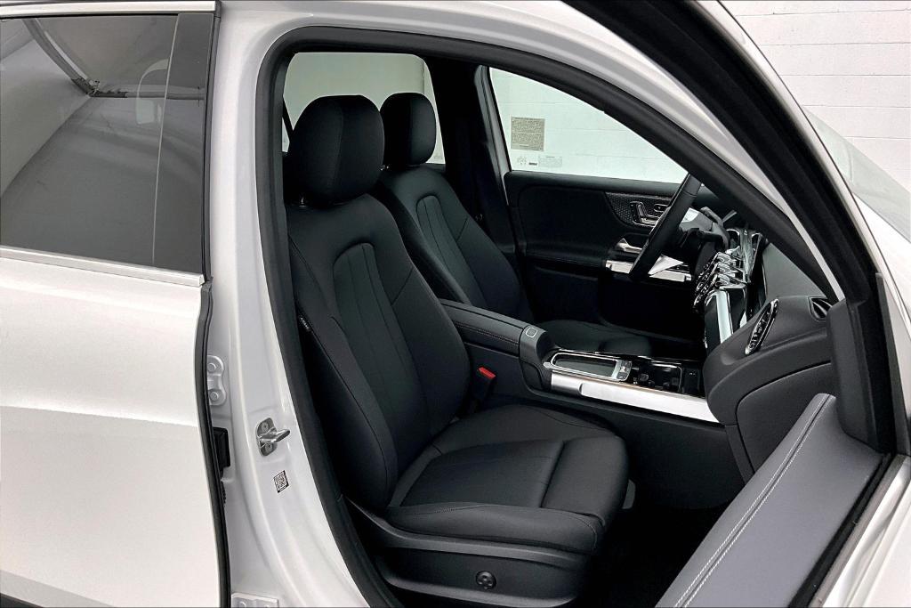 new 2026 Mercedes-Benz GLB 250 car, priced at $47,270