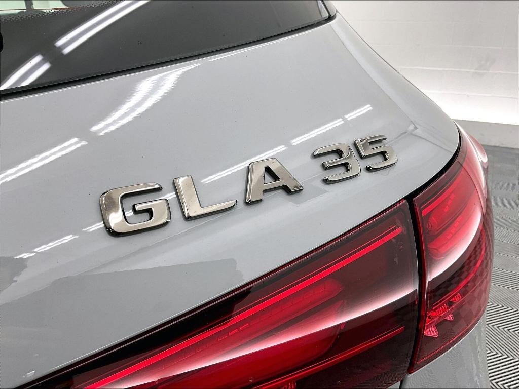 Mercedes-Benz GLA view 32