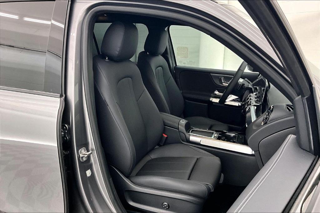new 2026 Mercedes-Benz GLB 250 car, priced at $48,485