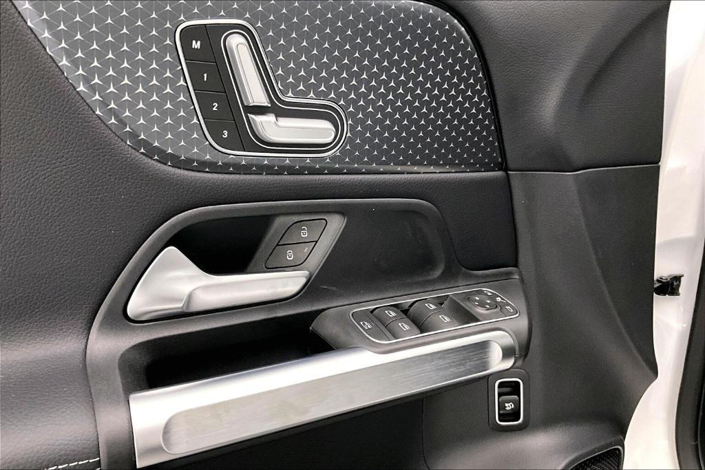 new 2026 Mercedes-Benz GLB 250 car, priced at $47,040