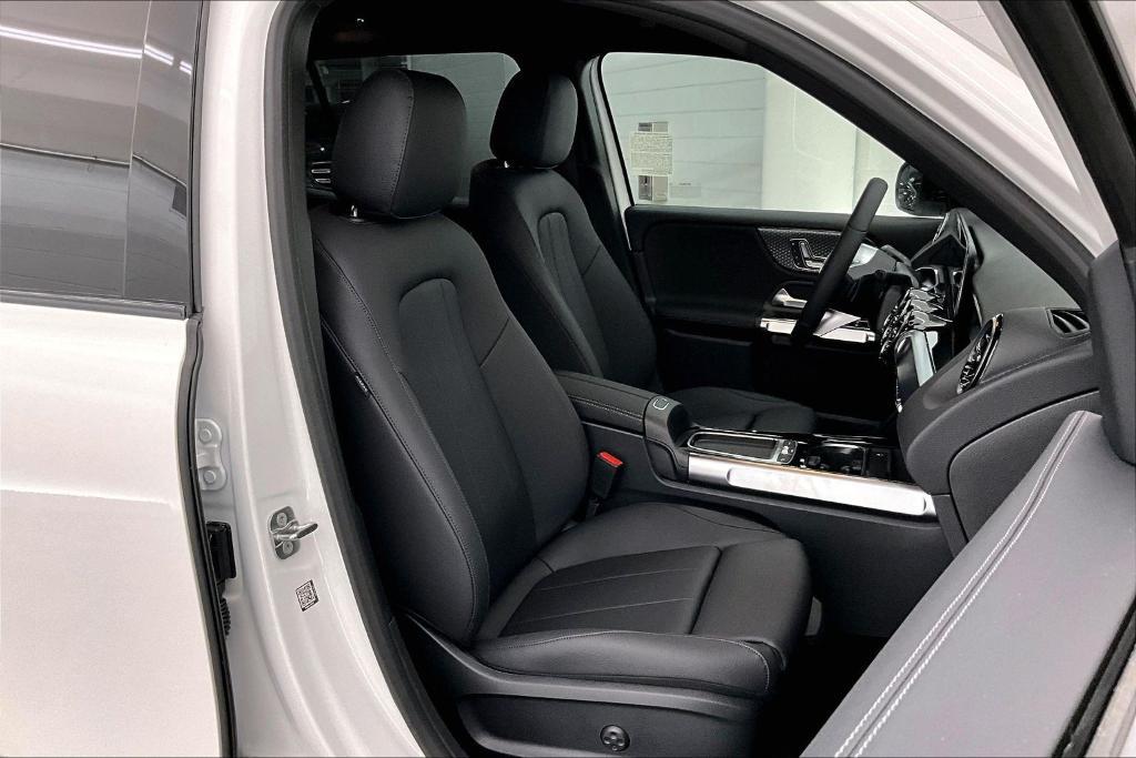 new 2026 Mercedes-Benz GLB 250 car, priced at $45,385