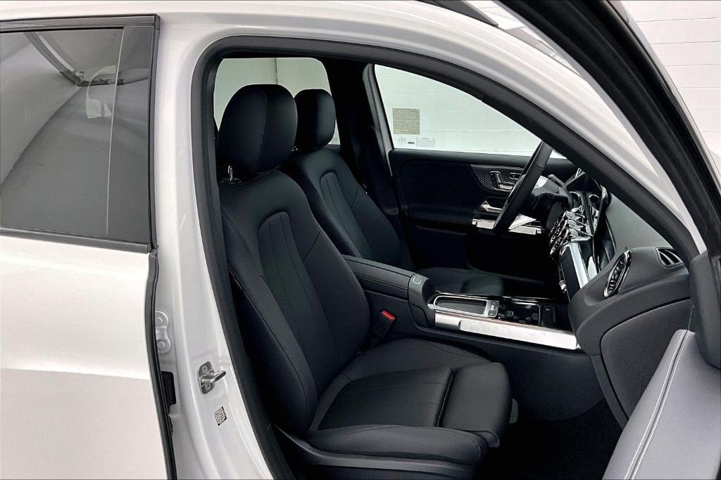 new 2026 Mercedes-Benz GLB 250 car, priced at $45,785