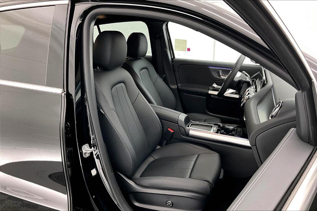 new 2025 Mercedes-Benz GLA 250 car, priced at $45,845