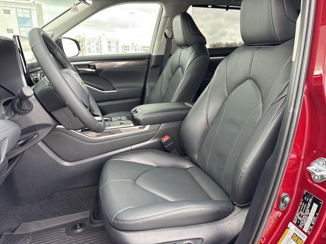 used 2026 Toyota Highlander Hybrid car, priced at $52,888