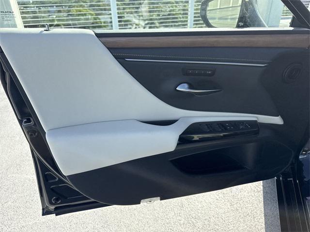 new 2025 Lexus ES 350 car, priced at $49,594
