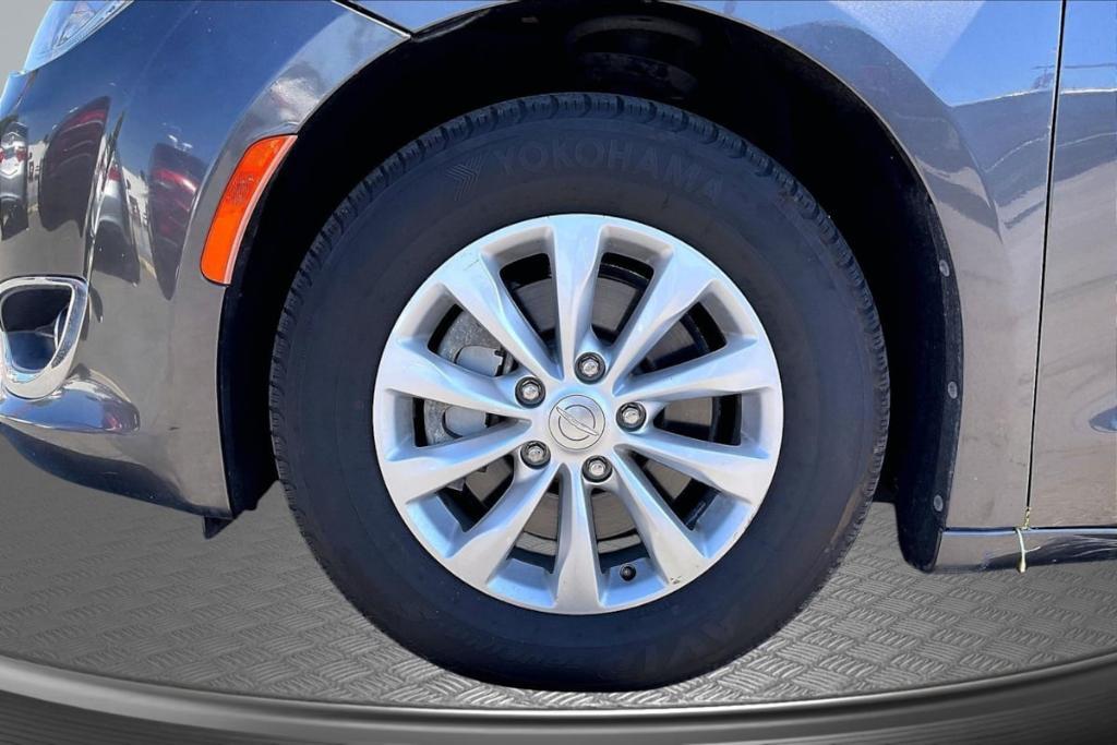 used 2019 Chrysler Pacifica car, priced at $11,845