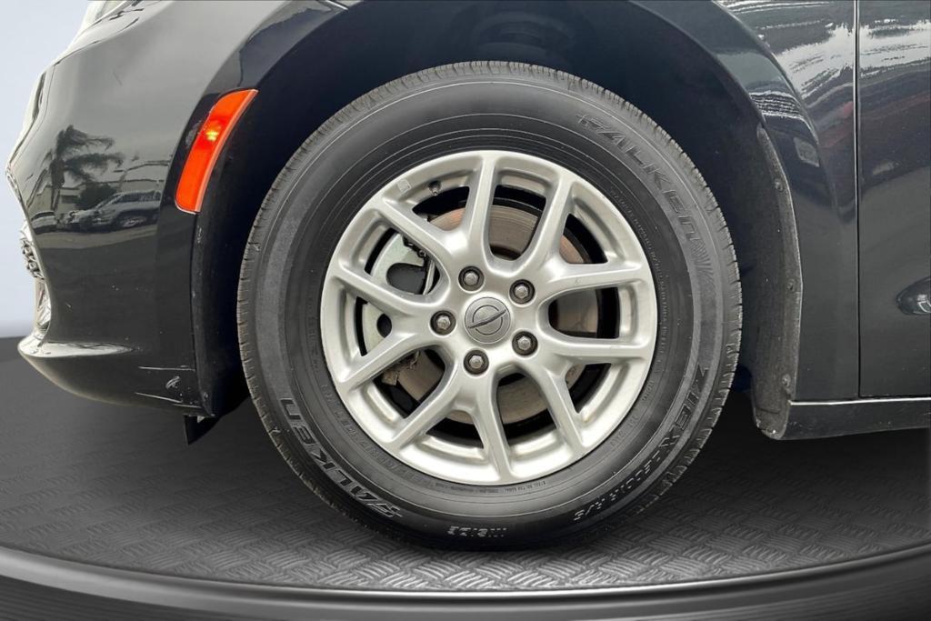 used 2022 Chrysler Pacifica car, priced at $20,095