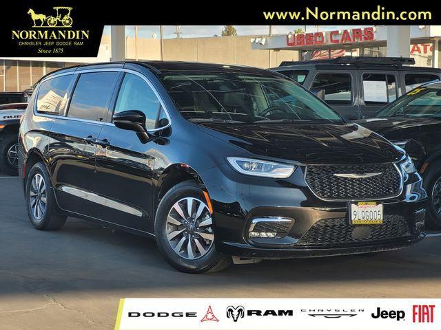 used 2024 Chrysler Pacifica Hybrid car, priced at $24,500