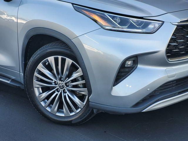 used 2021 Toyota Highlander car, priced at $36,500