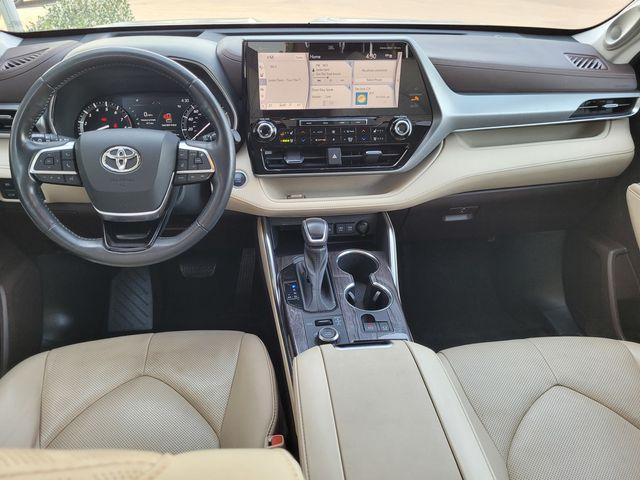 used 2021 Toyota Highlander car, priced at $36,500