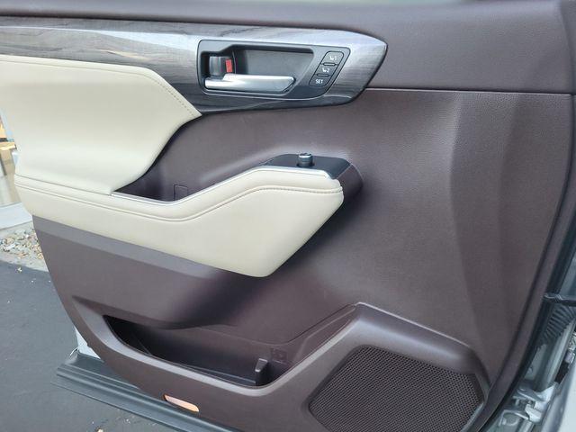used 2021 Toyota Highlander car, priced at $36,500