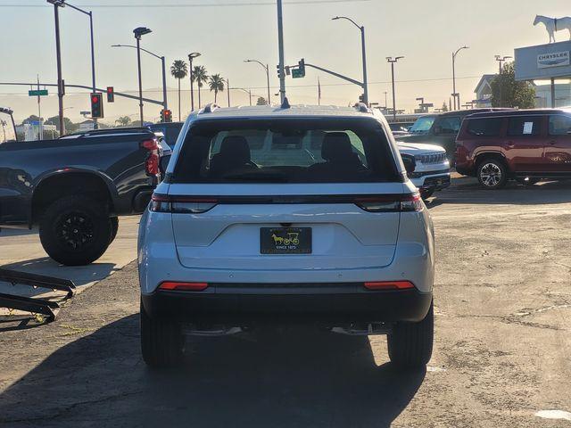 new 2026 Jeep Grand Cherokee car, priced at $42,988