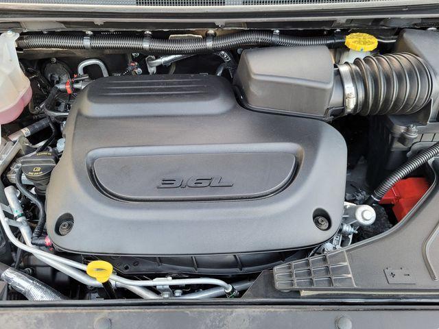 used 2025 Chrysler Pacifica car, priced at $25,300