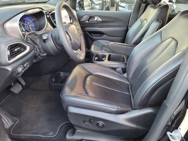 used 2025 Chrysler Pacifica car, priced at $25,300